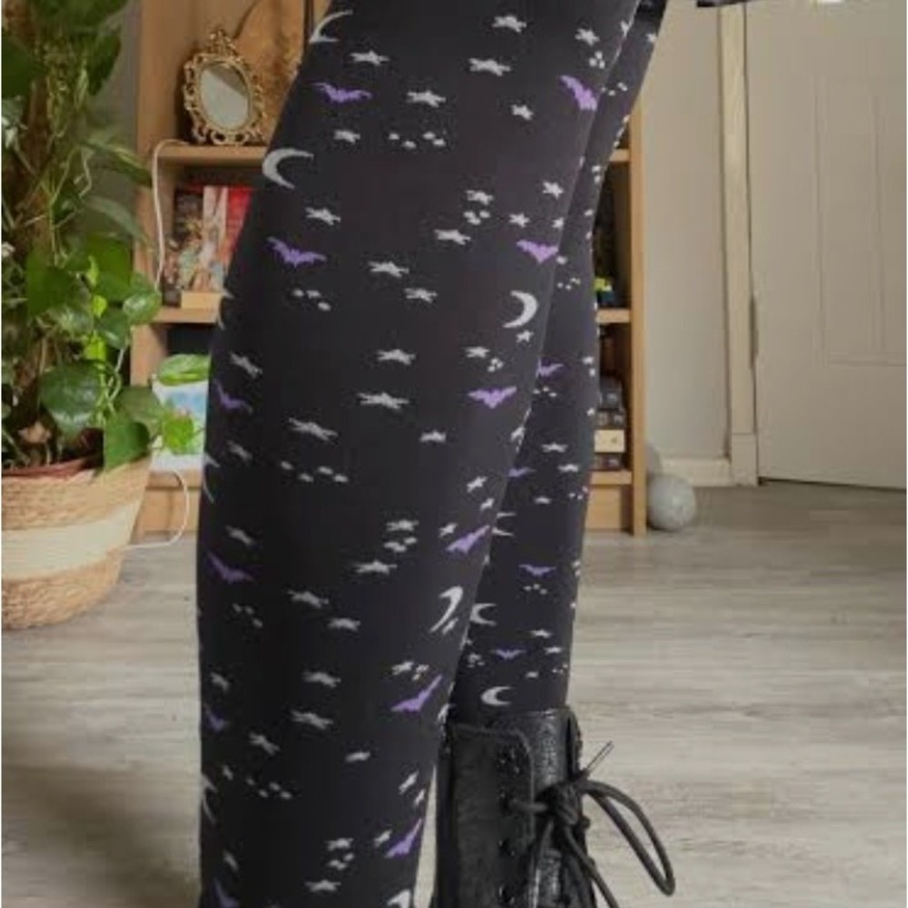 NEW Snag TightsSpaceBat Halloween Bat Moon Stars Printed Sz E Black Purple NIB